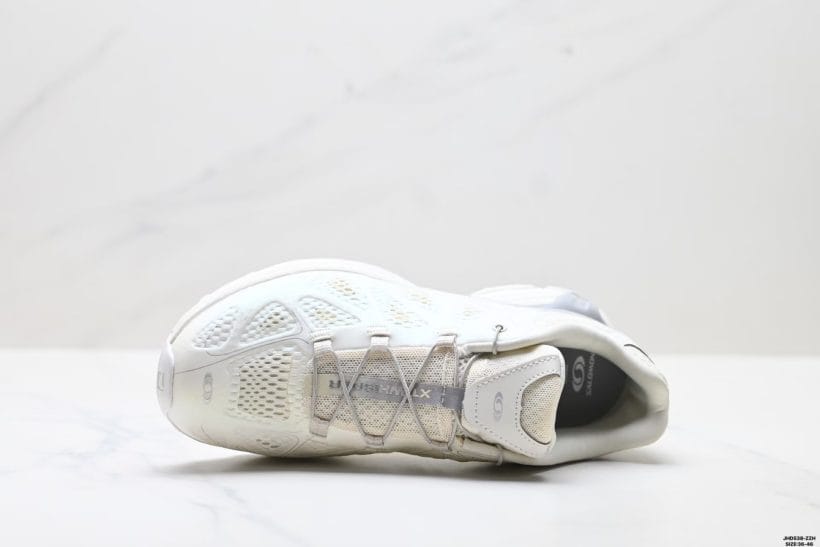 About Us - SALOMON XT-WHISPER SALOMON XT-WHISPER <strong>SALOMON XT-WHISPER</strong> is a low-top running sneaker built for comfort, shock absorption, and confident traction on mixed surfaces. The <strong>SensiFit</strong> upper wraps the foot for a secure fit, while the <strong>3D Advanced Chassis</strong> adds stability and protection on uneven ground.