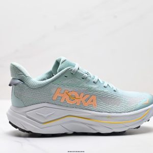 HOKA Challenger 8