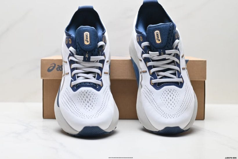 ASICS GEL-KAYANO 31 PLATINUM ergonomic support and midsole detail