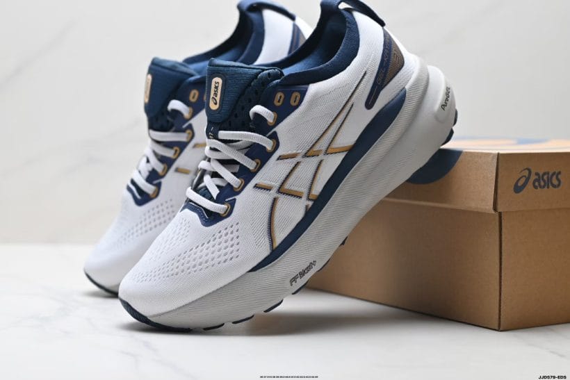 About Us - ASICS GEL-KAYANO 31 ASICS GEL-KAYANO 31 <strong>ASICS GEL-KAYANO 31 PLATINUM</strong> is a lightweight low-top performance running shoe built for stable, ergonomic comfort. A one-piece dual-knit upper uses high-elastic fabric for breathable wrap-around support, while the cushioned ride helps keep daily training smooth and less tiring.