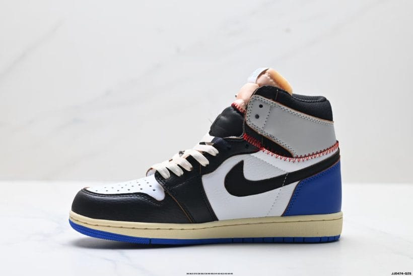 Air Jordan 1 Retro High classic 3-Stripes panel detail