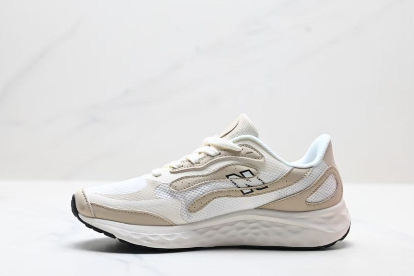 New Balance Arishi v4 Tiralux breathable upper detail