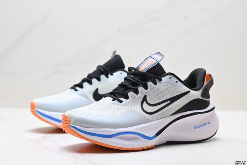 Knit Cushion Runner breathable knit upper detail