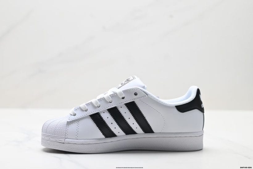 Adidas Originals Superstar side view JI3538