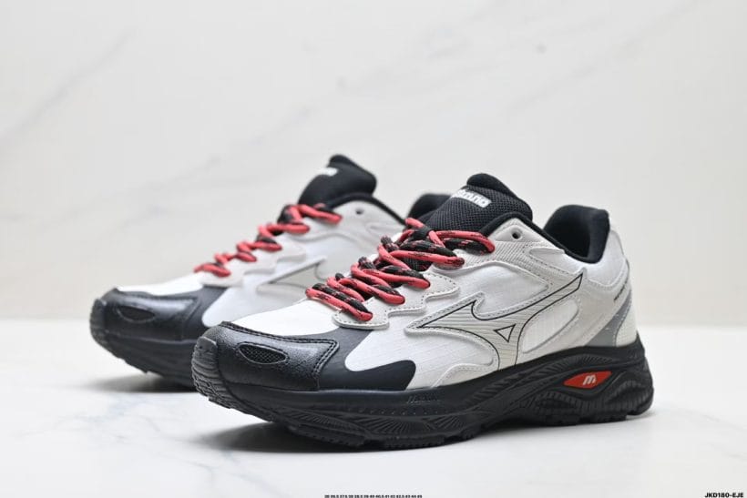  Mizuno Racer S Oarism breathable mesh upper detail