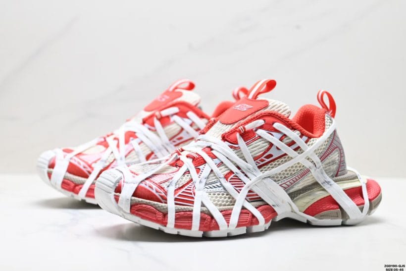 Balenciaga 3XL Lace-Up chunky midsole detail