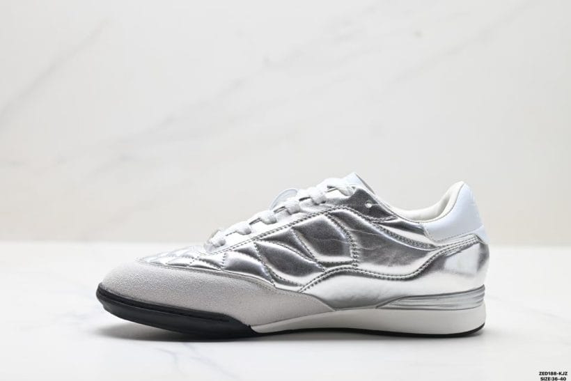 Quilted leather low-top casual shoes upper detail