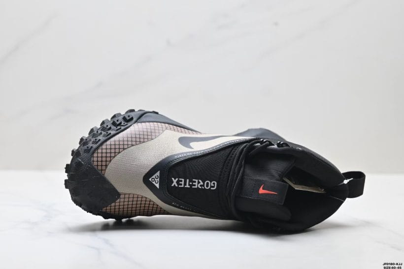 Nike ACG Mountain Fly Gore-Tex outsole traction detail