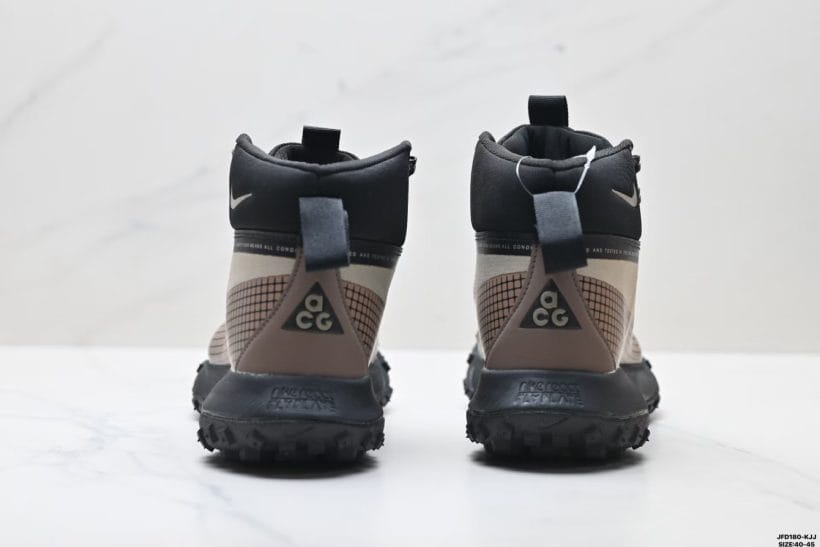 About Us - Nike ACG Mountain Fly Gore-Tex Nike ACG Mountain Fly Gore-Tex