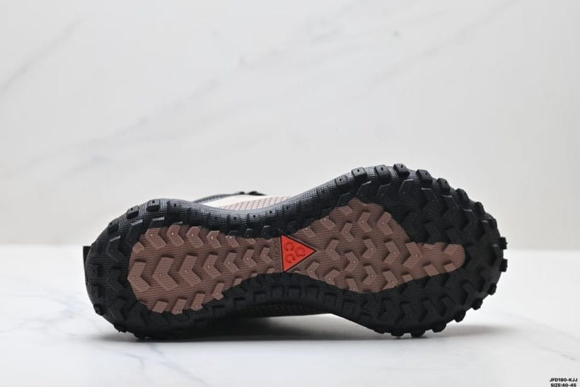 About Us - Nike ACG Mountain Fly Gore-Tex Nike ACG Mountain Fly Gore-Tex