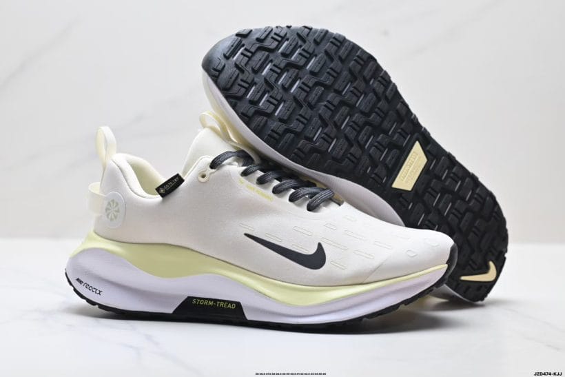 Nike React Infinity Run 4 GTX outsole traction detail