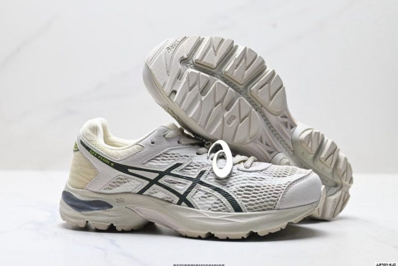 
Asics Gel-Flux CN breathable mesh upper detail