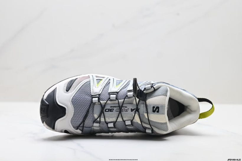 Salomon XA PRO 3D trail running shoe profile
