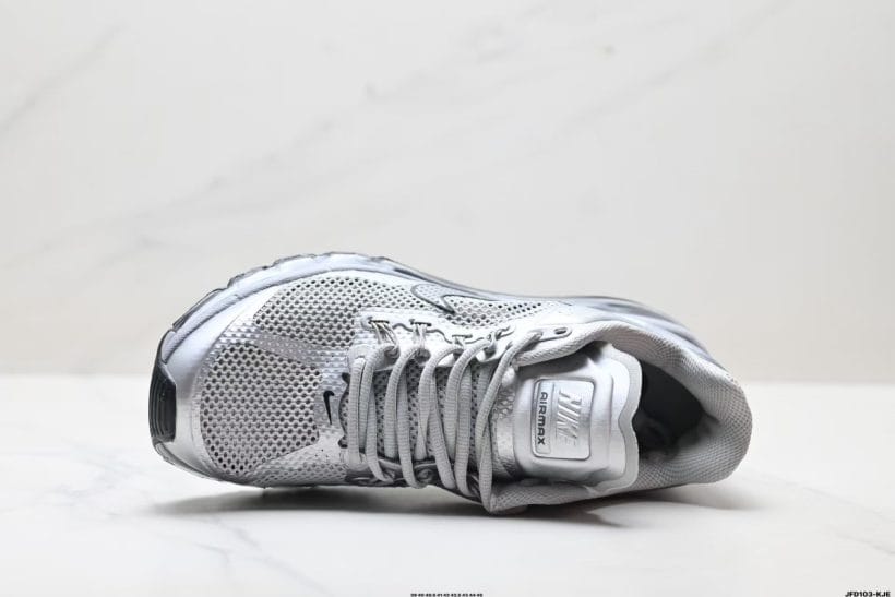 Nike Air Max 2013 breathable mesh upper detail
