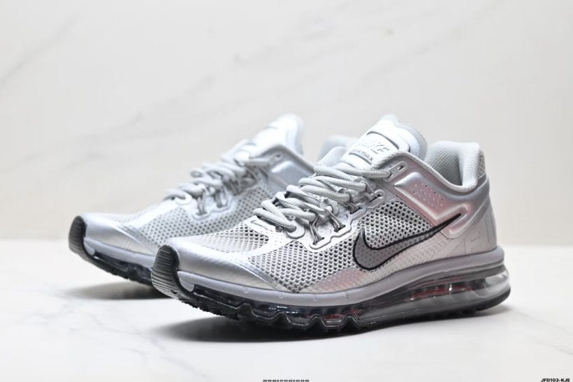 Nike Air Max 2013 full-length Air cushioning detail