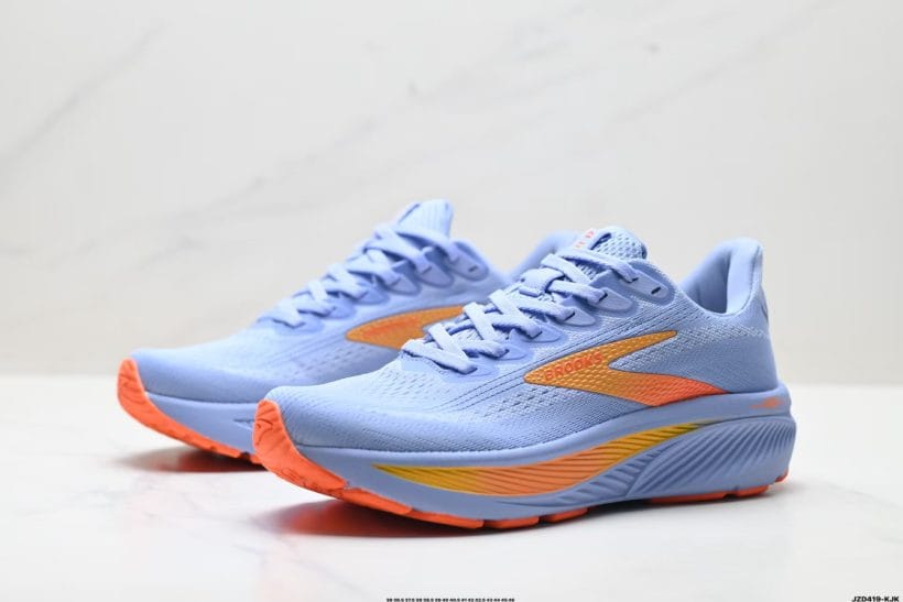  Brooks Adrenaline GTS 24 cushioned midsole detail
