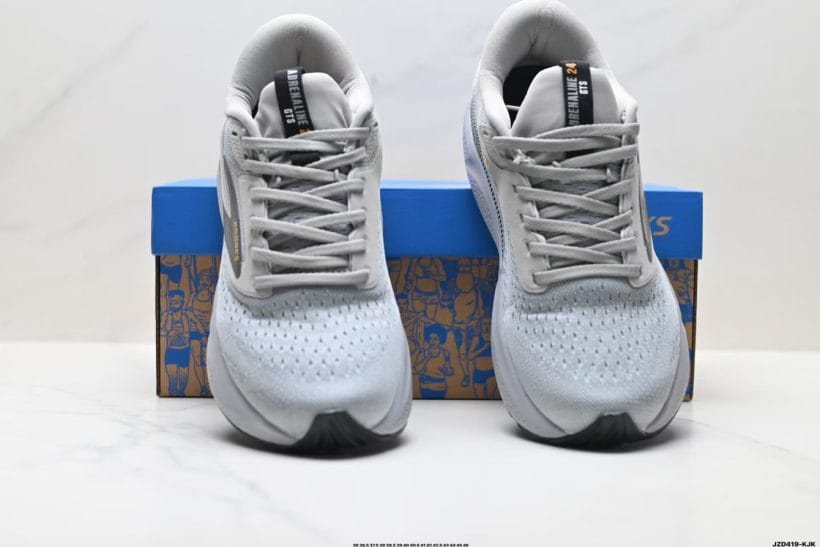 Brooks Adrenaline GTS 24 cushioned midsole detail