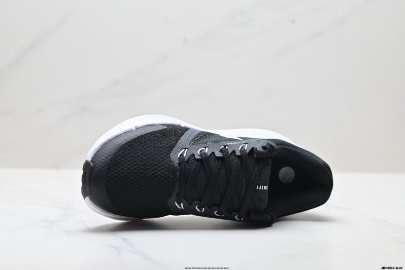 Nike Run Swift 3 breathable mesh upper detail