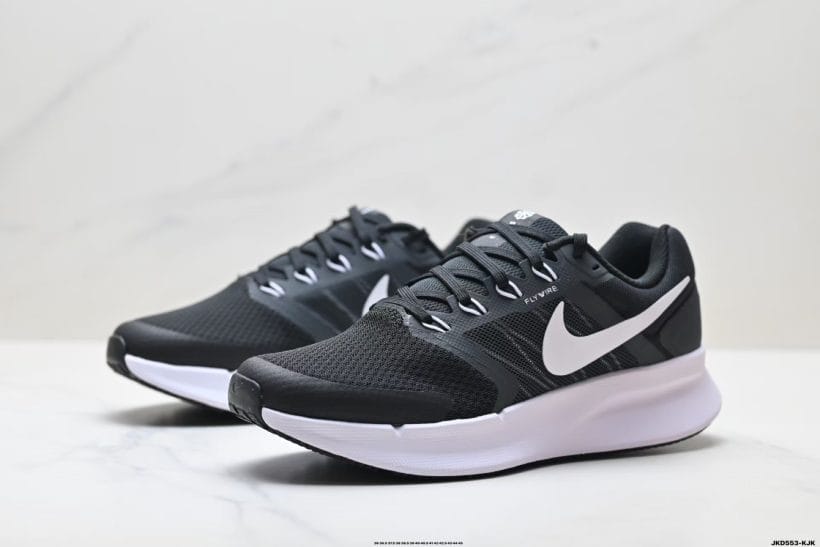 About Us - Nike Run Swift 3 Nike Run Swift 3