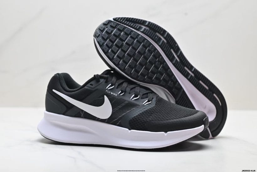 About Us - Nike Run Swift 3 Nike Run Swift 3