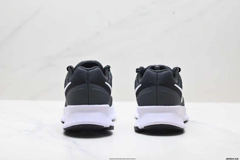 About Us - Nike Run Swift 3 Nike Run Swift 3