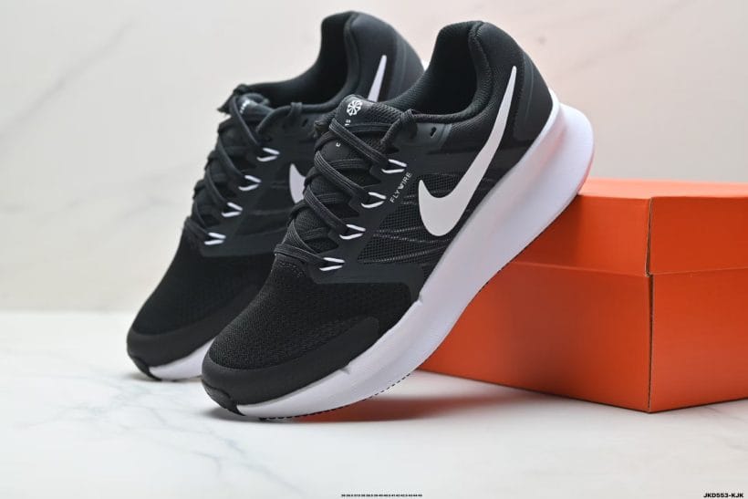 About Us - Nike Run Swift 3 Nike Run Swift 3