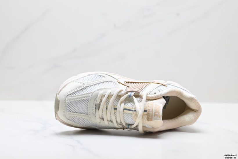 About Us - Nike Zoom Vomero 5 Nike Zoom Vomero 5