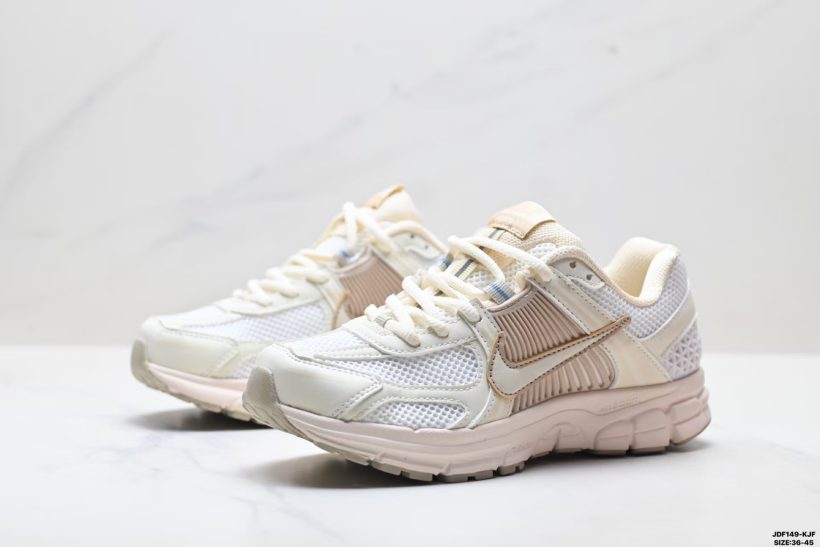 Nike Zoom Vomero 5 breathable upper detail