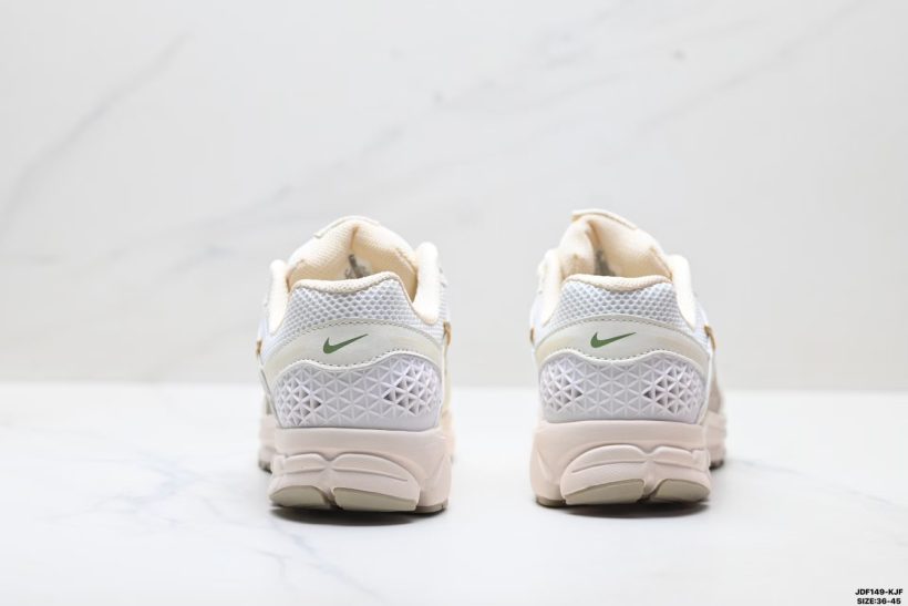 About Us - Nike Zoom Vomero 5 Nike Zoom Vomero 5