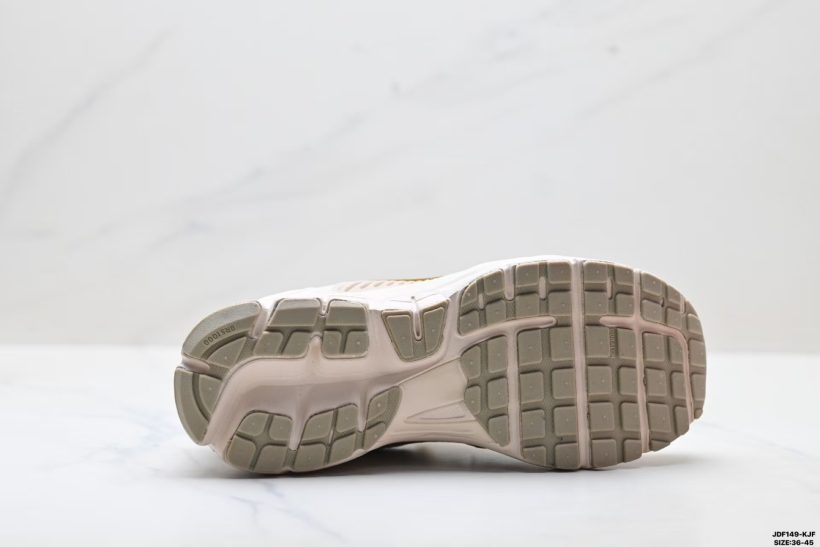 About Us - Nike Zoom Vomero 5 Nike Zoom Vomero 5