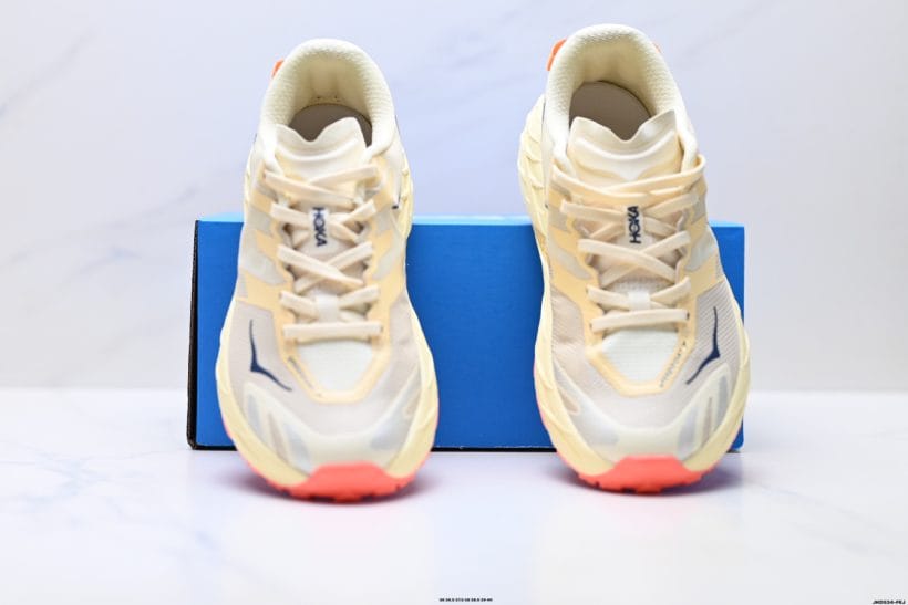 About Us - HOKA ONE ONE SPEEDGOAT 7 HOKA ONE ONE SPEEDGOAT 7