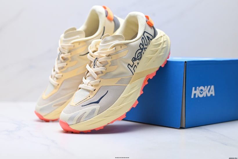 HOKA ONE ONE SPEEDGOAT 7 outsole traction close up 