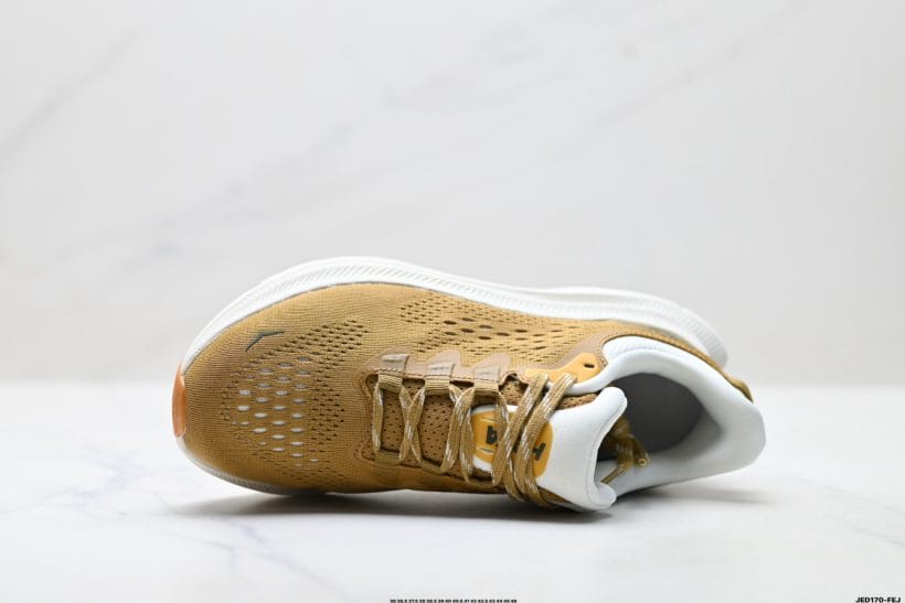 HOKA KAWANA 2 Trail Running Shoes 7 HOKA KAWANA 2 EVA cushioned outsole detail