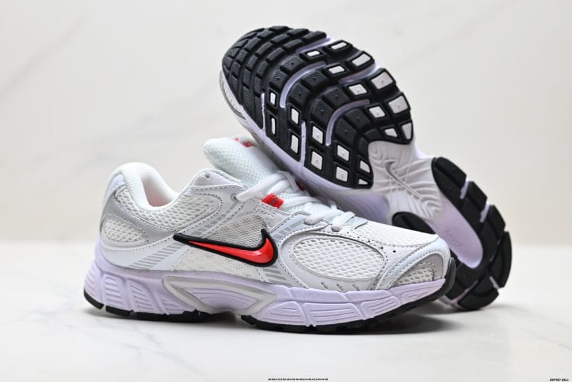 Nike V5 RNR休闲跑鞋侧视图
