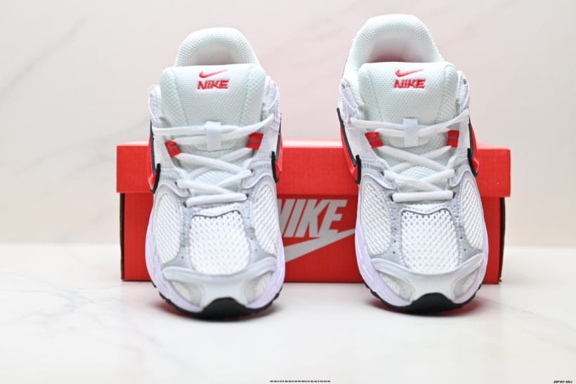 Nike V5 RNR 耐用橡胶外底细节